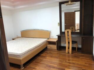 P33CR2107040 รอยัล คาสเซอร์ สุขุมวิท 3 Bed