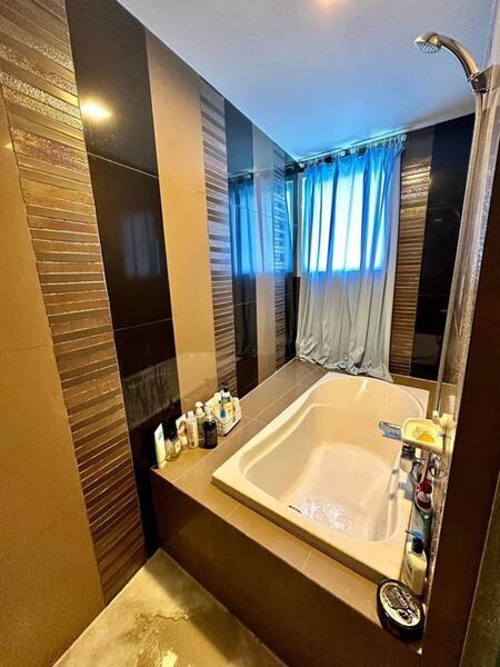 75 Sqm., 2 Beds, 2 Baths Condo listed for ฿ 11,500,000.