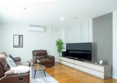 87 Sqm., 1 Bed, 1 Bath Condo listed for ฿ 9,100,000.