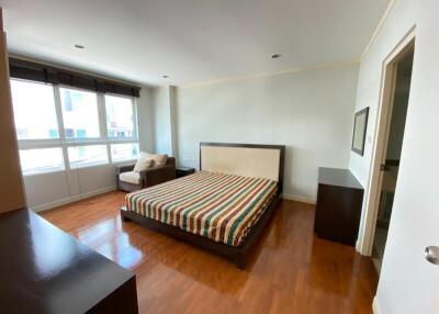 56 Sqm., 1 Bed, 1 Bath Condo listed for ฿ 5,300,000.