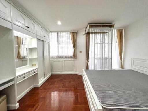 49 Sqm., 1 Bed, 1 Bath Condo listed for ฿ 3,300,000.