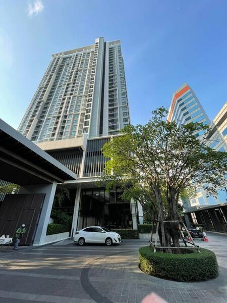 34 Sqm., 1 Bed, 1 Bath Condo listed for ฿ 3,290,000.