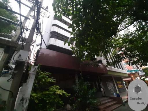1,600 Sqm. Building listed for ฿ 200,000,000.