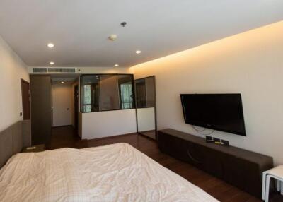 55 Sqm., 1 Bed, 1 Bath Condo listed for ฿ 9,300,000.