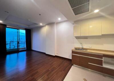 50 Sqm., 1 Bed, 1 Bath Condo listed for ฿ 6,600,000.