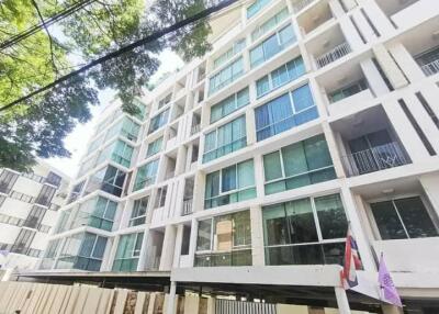 55 Sqm., 2 Beds, 1 Bath Condo listed for ฿ 5,400,000.