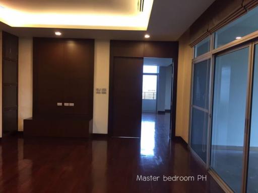 For RENT : L6 Residence / 4 Bedroom / 4 Bathrooms / 460 sqm / 230000 THB [R11644]