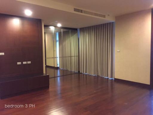 For RENT : L6 Residence / 4 Bedroom / 4 Bathrooms / 460 sqm / 230000 THB [R11644]