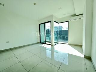 Condo for sale studio 28 m² in Siam Oriental Plaza, Pattaya