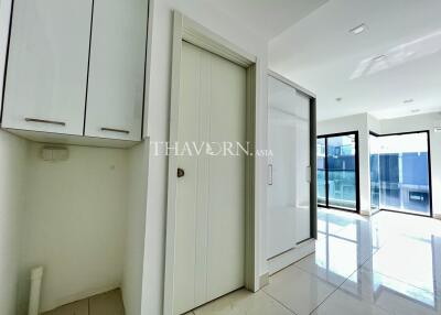 Condo for sale studio 28 m² in Siam Oriental Plaza, Pattaya