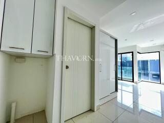 Condo for sale studio 28 m² in Siam Oriental Plaza, Pattaya