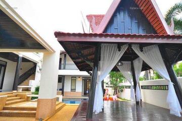 Pool Villa in Jomtien - 4 Bed 4 Bath