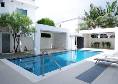 Pool Villa for Sale in Jomtien - 5 Bed 6 Bath with Jacuzzi