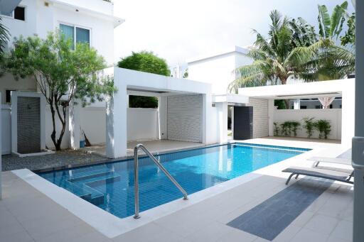 Pool Villa for Sale in Jomtien - 5 Bed 6 Bath with Jacuzzi