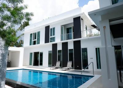 Pool Villa for Sale in Jomtien - 5 Bed 6 Bath with Jacuzzi