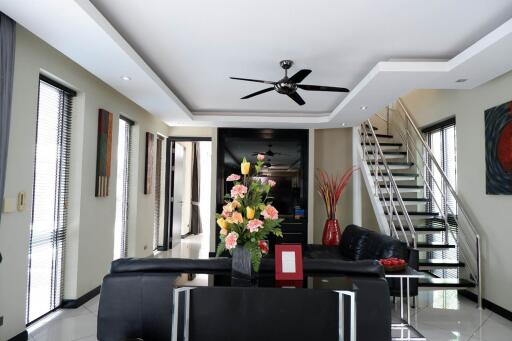 Pool Villa for Sale in Jomtien - 5 Bed 6 Bath with Jacuzzi