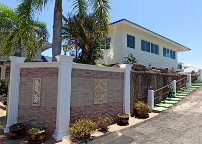 Waterfront Villa for Sale - 4 Bed 5 Bath with Private Pool and Mooring Dock