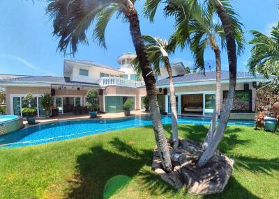 Waterfront Villa for Sale - 4 Bed 5 Bath with Private Pool and Mooring Dock