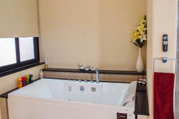 Pool Villa in Mabprachan - 4 Bed 4 Bath