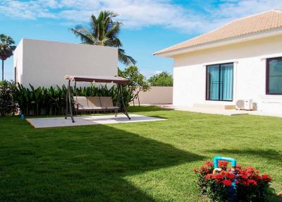 Pool Villa in Mabprachan - 4 Bed 4 Bath