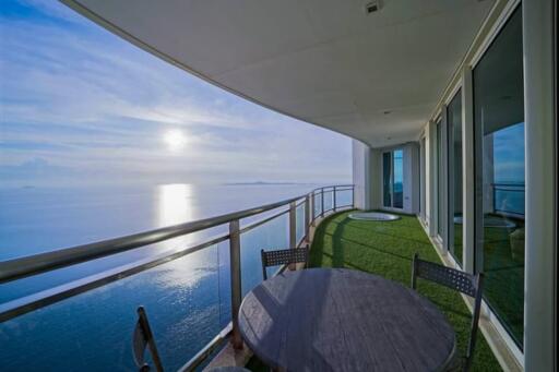 Reflection - 3 Bed 5 Bath Sea View with Private Jacuzzi (53th floor)