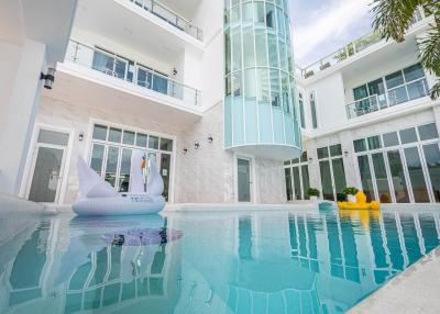 Pool Villa for Sale in South Pattaya - 6 Bed 8 Bath with Private Pool