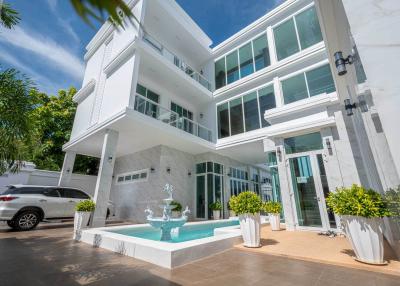 Pool Villa for Sale in South Pattaya - 6 Bed 8 Bath with Private Pool