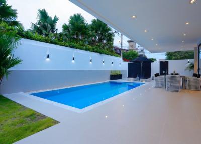 Pratumnak Pool Villa - 8 Bed 10 Bath with Private Pool