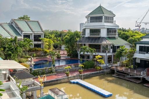 Jomtien Yacht Club - 3 Bed 4 Bath Private Mooring Villa