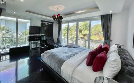 Palm Oasis Villa, 8 Bed 8 Bath for Sale and Rent