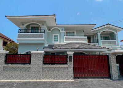 2-Storey House for Sale - 6 Bed 4 Bath