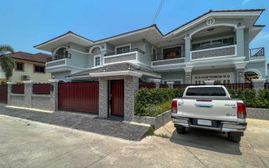 2-Storey House for Sale - 6 Bed 4 Bath