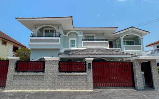 2-Storey House for Sale - 6 Bed 4 Bath