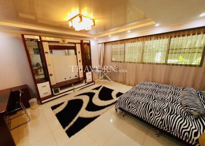 ขาย คอนโด 3 bedroom 203 ตร.ม. ใน  Grand Condotel, Pattaya