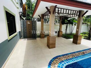 บ้าน ขาย 4 ห้องนอน 480 ตร.ม. ที่ดิน 260 m² ใน  Baan Dusit, Pattaya