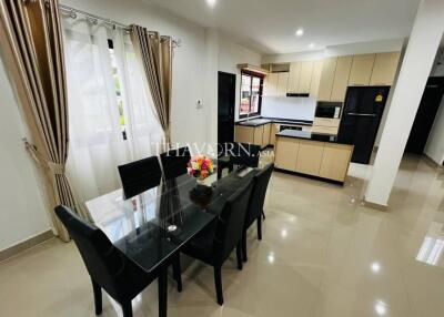 บ้าน ขาย 4 ห้องนอน 480 ตร.ม. ที่ดิน 260 m² ใน  Baan Dusit, Pattaya