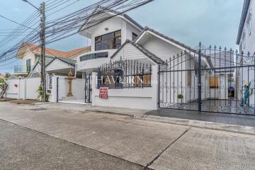 House For sale 4 bedroom 240 m² with land 300 m² , Pattaya