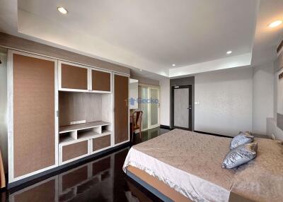 3 Bedrooms Condo in Park Beach Wongamat C010361