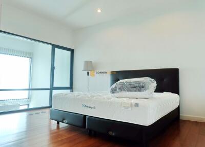 คอนโดนี้มี 1 ห้องนอน  อยู่ในโครงการ คอนโดมิเนียมชื่อ The Axis Condo Pattaya 