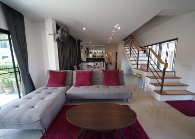 Spacious 3 bed house at Ploenchit Collina