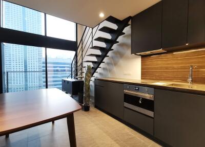 For RENT : The Lofts Silom / 1 Bedroom / 1 Bathrooms / 50 sqm / 35000 THB [R11650]