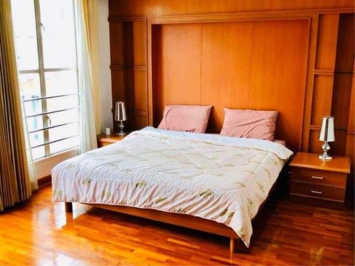 Townhouse Baan Klang Krung Thonglor