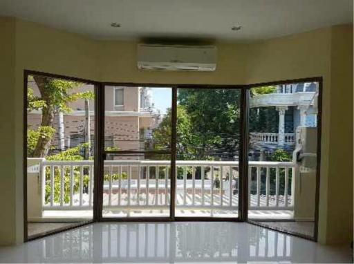 Townhouse Sukhumvit 61