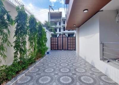 South Pattaya Large 3 Beds Apartment for Rent