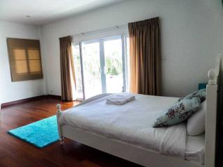 4 Beds Modern Style House for Rent in Pattaya