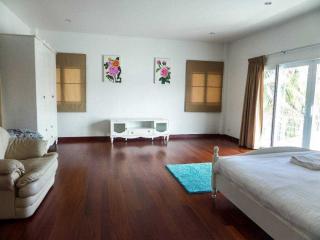 4 Beds Modern Style House for Rent in Pattaya