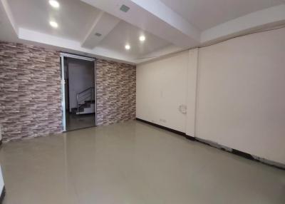 Town Home for Rent in Sattahip