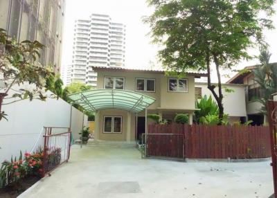 House in Phrom Phong