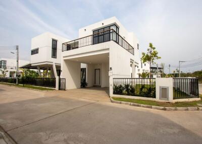 A Unique Styled Modern Villa at San Kamphaeng