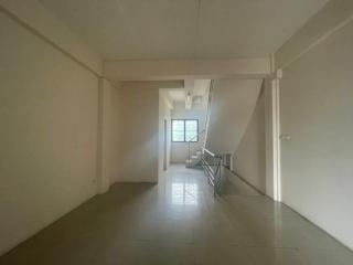 3 Storey Shophouse Building for Rent